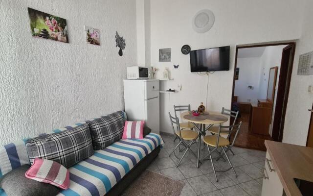 Apartment with a balcony and sea view - santek - AE1097