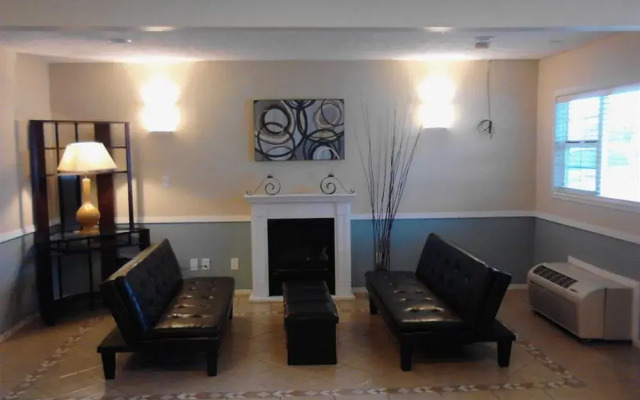 Star City Inn and Suites