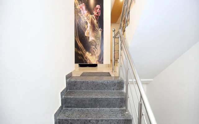 OYO 13368 Hotel Gold Star