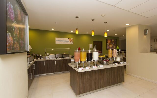 Holiday Inn Express Guadalajara Aeropuerto by IHG