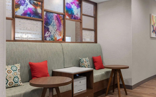 Hampton Inn & Suites by Hilton Orangeville, ON