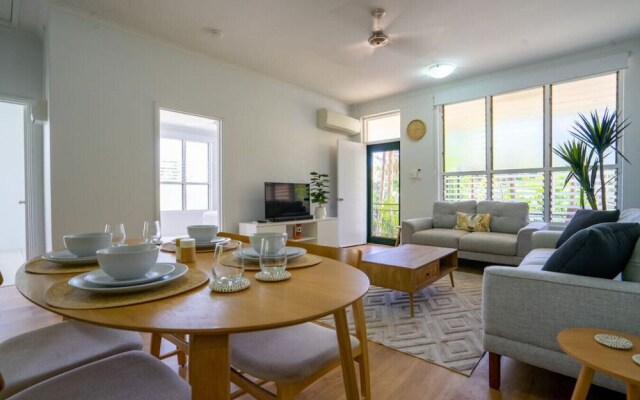 NIGHTCLIFF RETREAT -  Stylish 2BR Apt