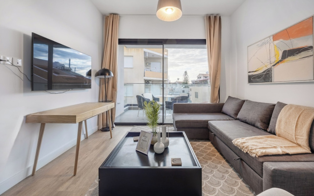 103 Piliou - City View Balcony & Shared Rooftop Pool
