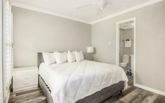 Seascape 2110 2 Bedroom Condo by RedAwning