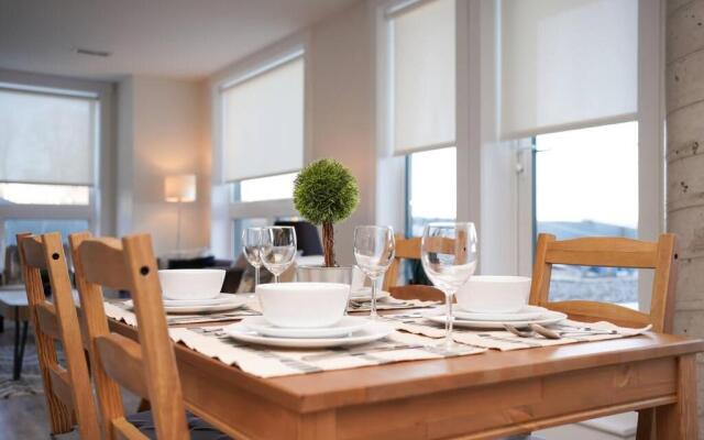 Ocean Bay New Luxury Condo Sleeps 5 Parking, Coffee, AC