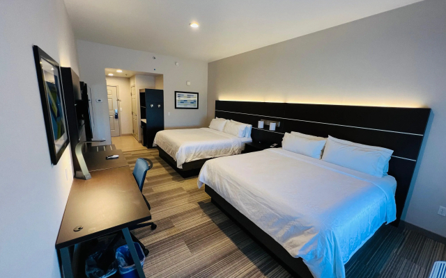 Holiday Inn Express & Suites Salinas by IHG