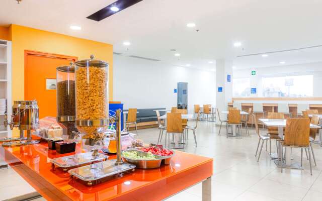 Sleep Inn Leon Antares Hotel