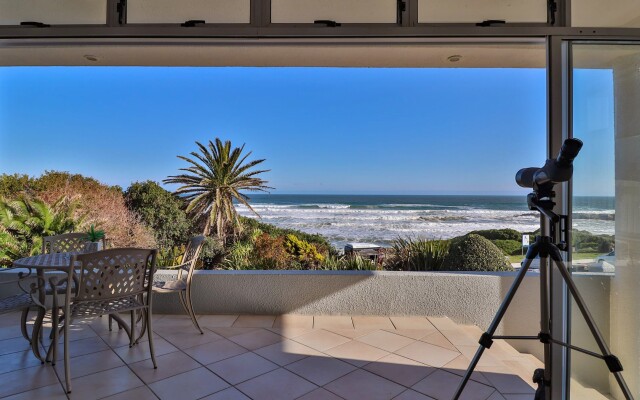 Hermanus Beachfront Lodge