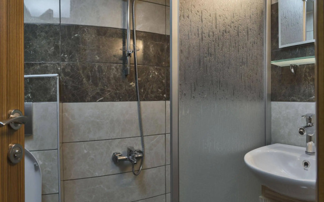 Metrolux Hotel