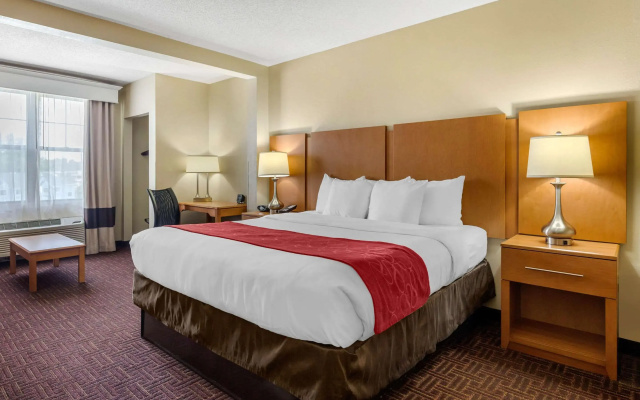 Comfort Suites Hanes Mall