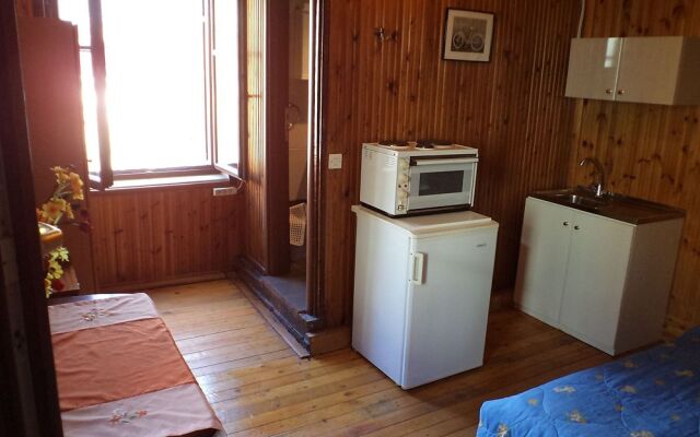 Morfea's Nest Rooms & Studios