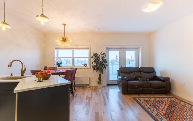 Aurora Deluxe Vacation Guest House