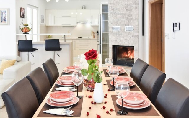 Awesome Home in Dugopolje With Wifi and 4 Bedrooms