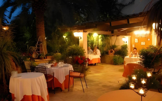 Petit Hotel Restaurante Ses Rotges - Adults Only