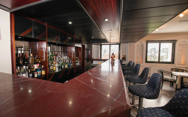 Ileri Hotel & Apartments