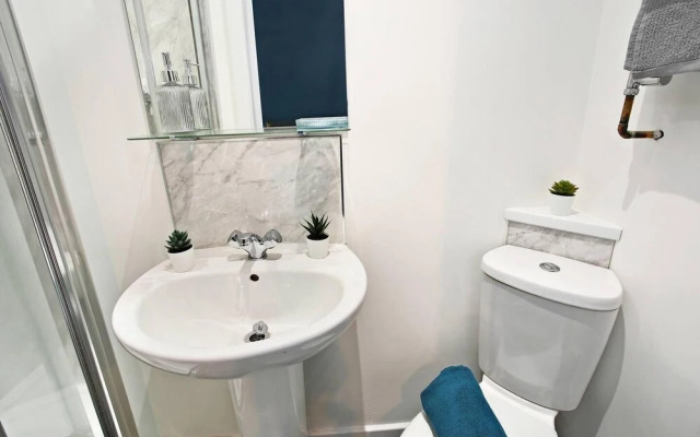 Stunning 4-bed House in Manchester