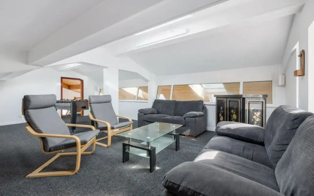 Queens Crest by Sasco Apartments