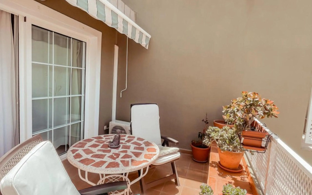 Orland, center of Las Americas LA205