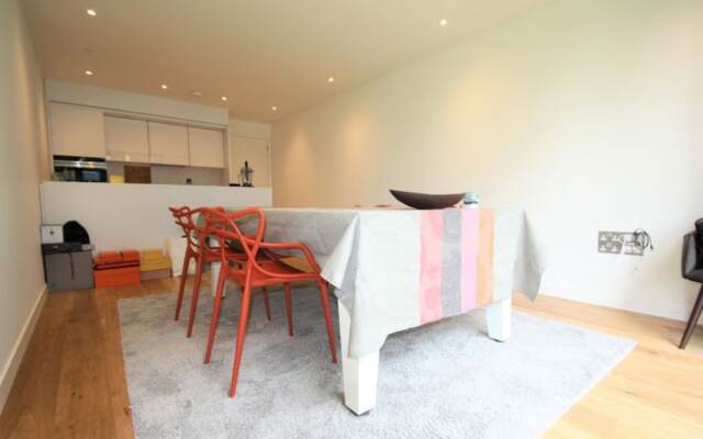 Modern And Bright Two Bedroom Flat On Quartermile