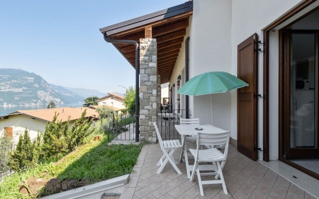 Lake-view Apartment in Silviano With Terrace and Garden