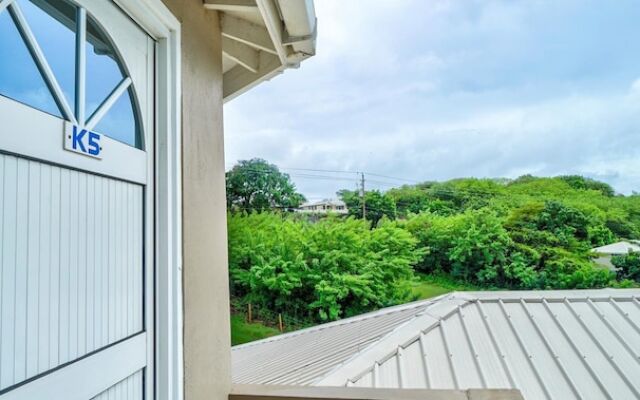 Your quaint home just steps from beach