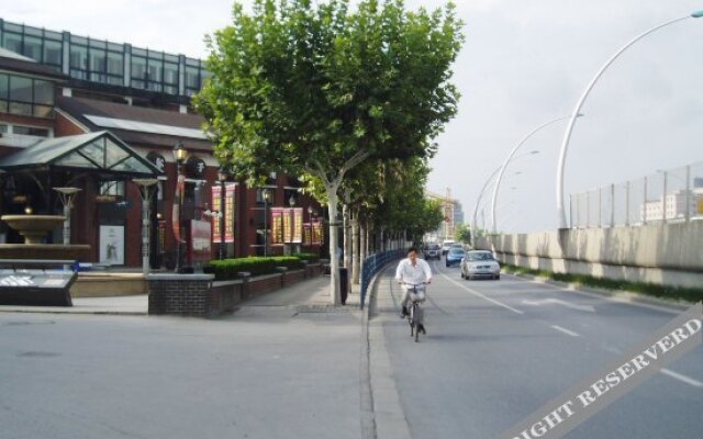 Yipeng Hotel