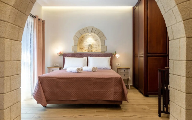 The Owl House Near Chania City Centre