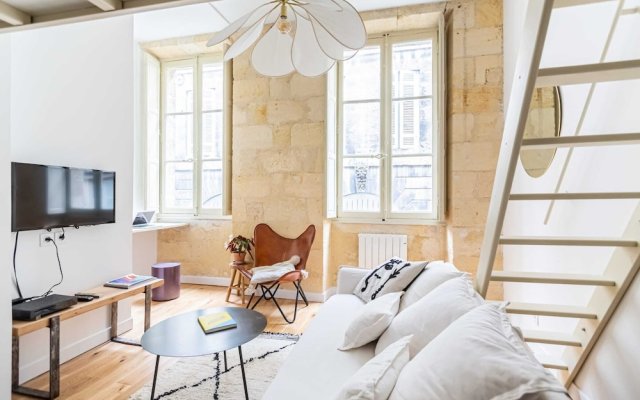 Bright and Cosy Studio in the Historical Heart of Bordeaux by GuestReady