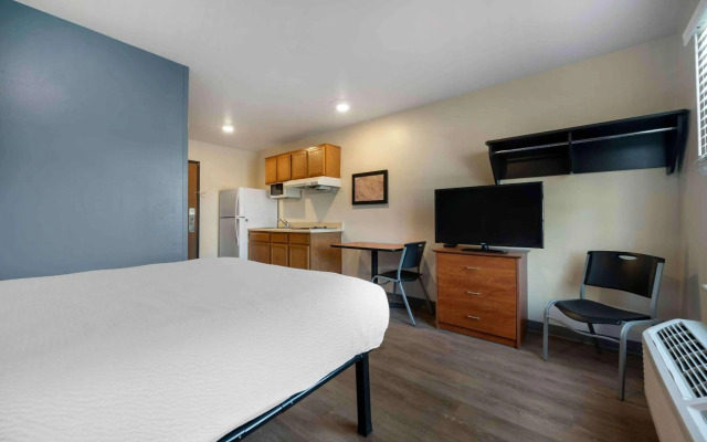 Woodspring Suites Ogden