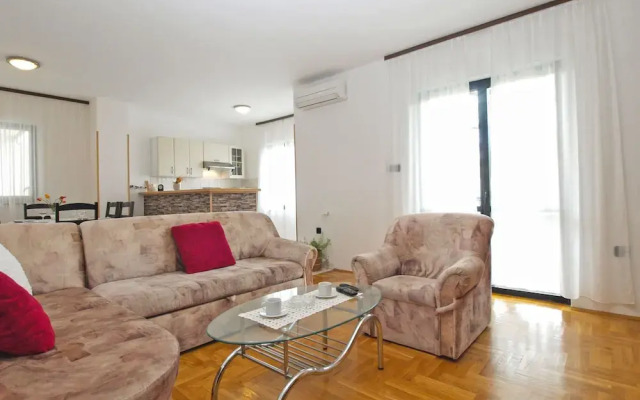 Apartment 1595