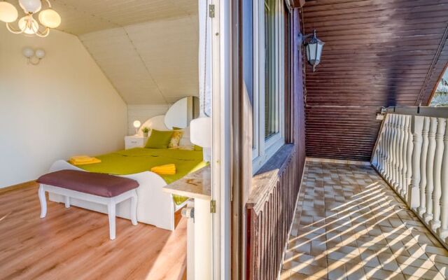 House Lena Kowary