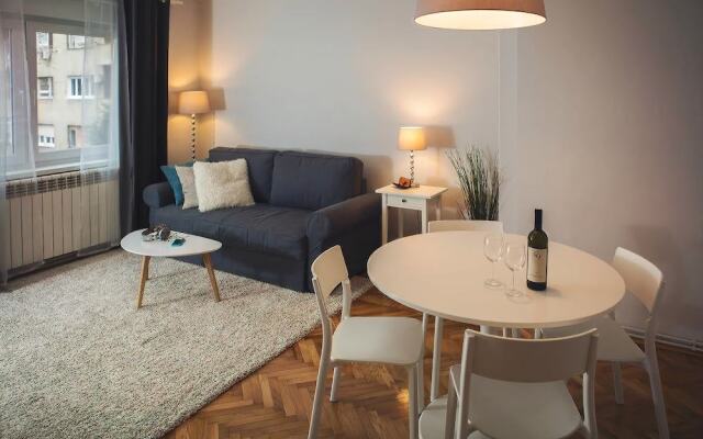Green Avenue Apartment