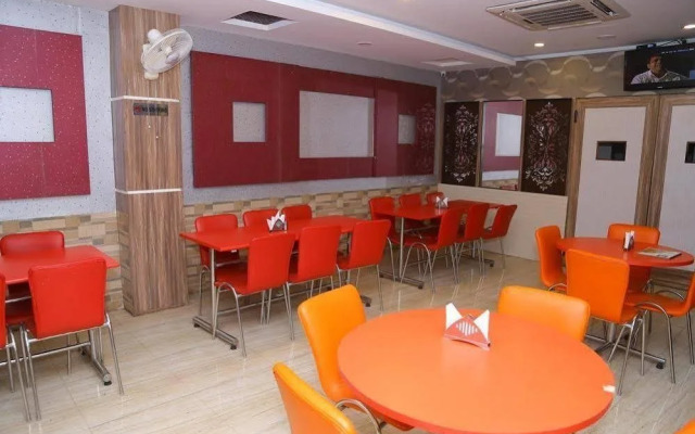 OYO Rooms Paras down Town Mall