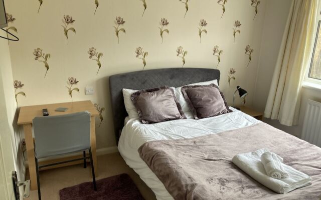 Spacious Detached Bungalow With Ample Parking