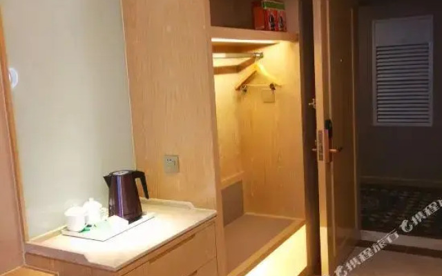 Vienna Hotel Nanning Xiangsi Lake University Town Branch