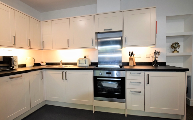 Your Apartment Berkeley Sq Pads #8