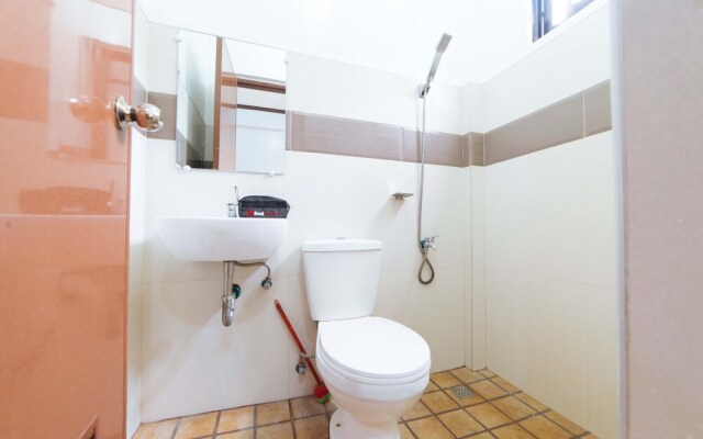 Reddoorz @ D Maagma Street - Vaccinated Staff