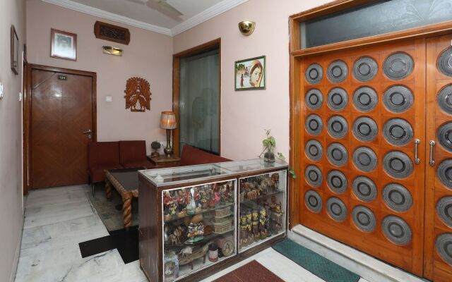OYO 9900 Hotel Pioneer Plaza