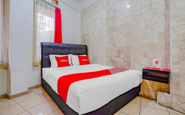 OYO Life 90035 Merci Club