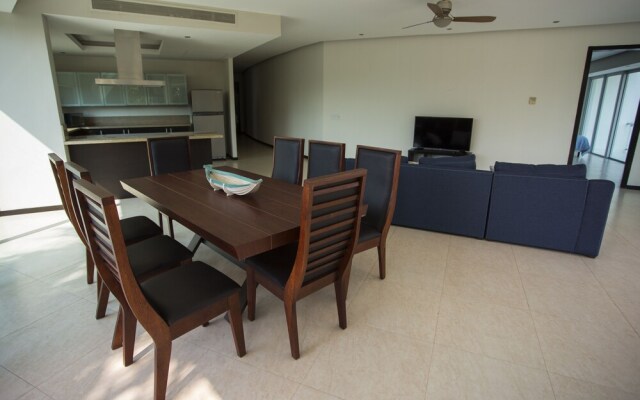 Peninsula Cancun Beachfront