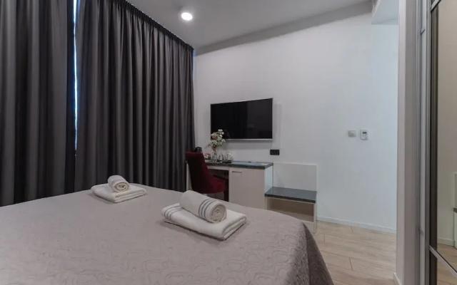 Sky & Sun Luxury Rooms