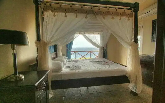 Bonaire Luxury Suites by VRHost