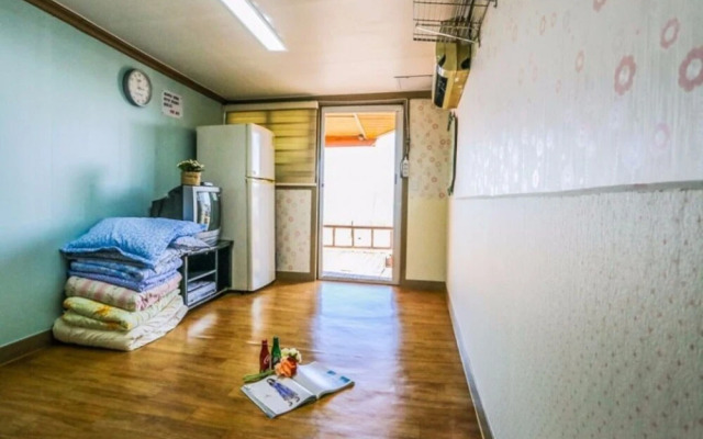 Pohang Sagyejeol Guryongpo Pension