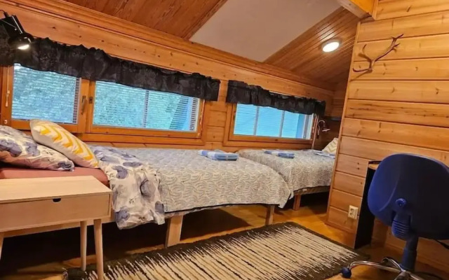 Cozy 3BR Riverside House with Sauna