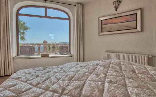 Luxury 4-bedroom villa, private pool and outhouse