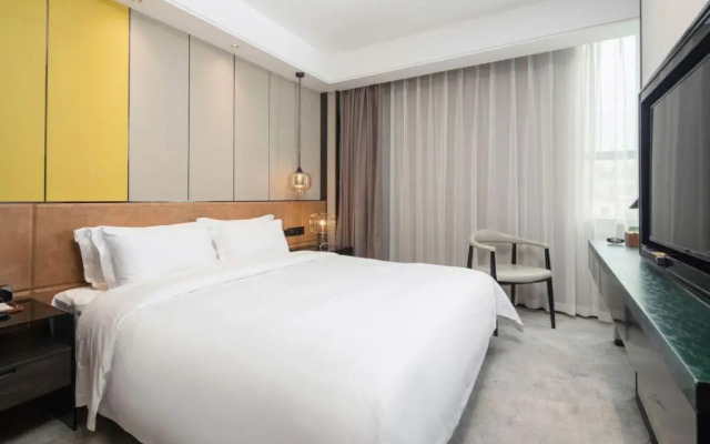 Paco Hotel (Guangzhouta Datang Metro Station)