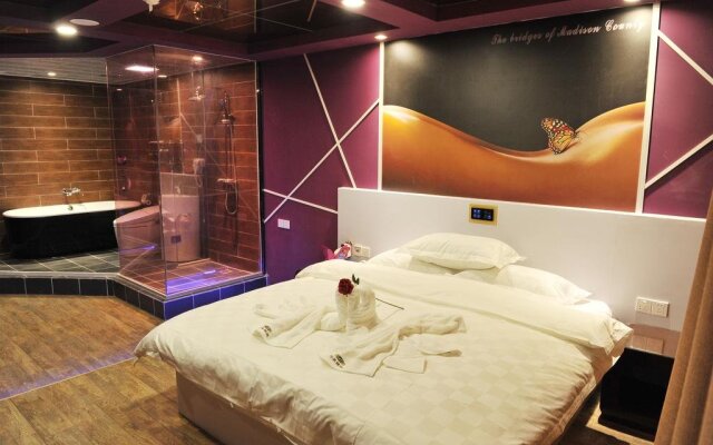 Eaka Hotel