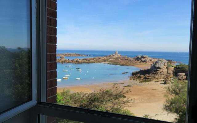 Appartement Avec Superbe Vue Mer À Tregastel - Ref 6