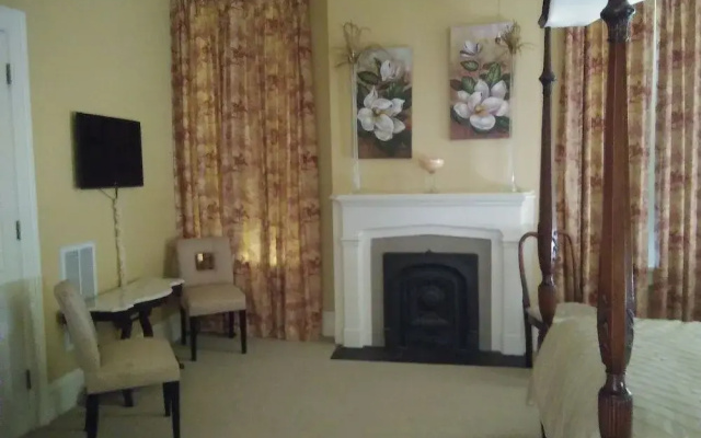 The Pillars in Natchez B&B