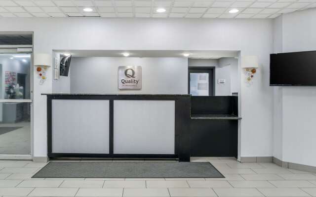 Quality Inn and Suites Livonia